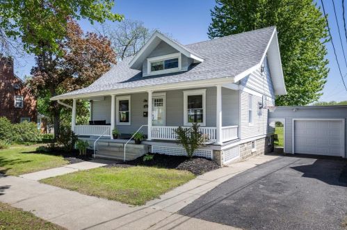 324 Edgewater St, Portage, WI 53901-2216