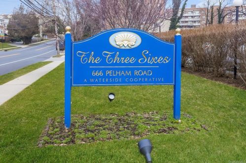 666 Pelham Rd, New Rochelle NY  10805-1041 exterior