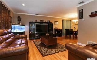 344 Clive Ave, Rockville Centre, NY 11572-3405