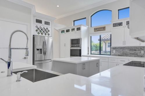 3821 185th Ave, Hollywood FL  33029-2712 exterior