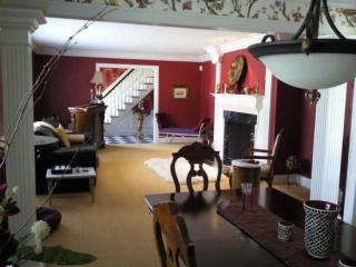 3950 Valley Dr, Cleveland OH  44126-1717 exterior