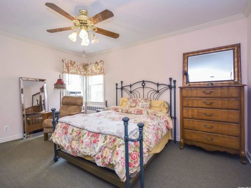 75 Willow St, Floral Park NY  11001-3401 exterior