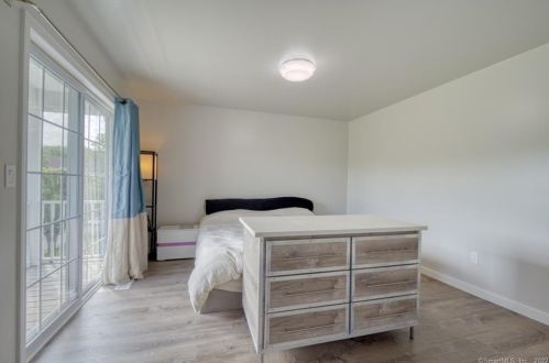 16 Olde Vlg Cir, Wallingford CT 06492-4821 exterior