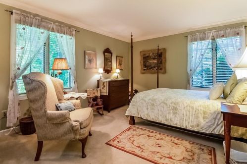 205 Lindley Ave, North Kingstown RI  02852-5761 exterior