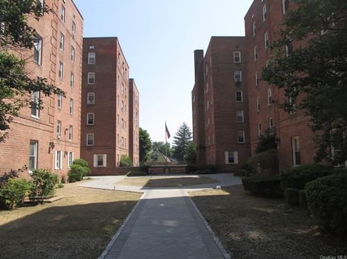 70 Locust Ave, New Rochelle, NY 10801-7361