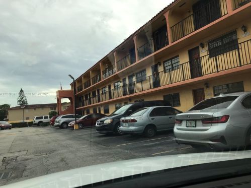 5048 12th St, Hialeah, FL