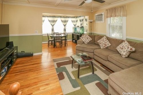 656 Wellwood Ave, North Lindenhurst, NY 11757-1695