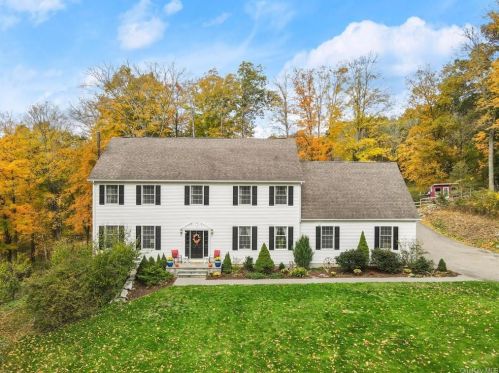 150 Sunset Hill Rd, Tompkins Corners, NY 10579-1912
