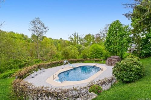 68 Wood St, Mahopac NY  10541-4904 exterior