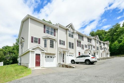 101 Taft Pt, Waterbury, CT 06708-5903
