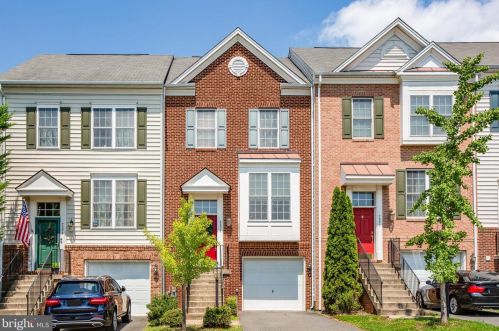 2572 Oak Tree Ln, Woodbridge, VA 22191-6010