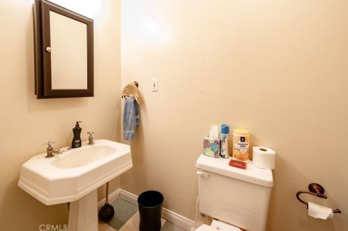 15226 Calle Los Hidalgos, Santa Clarita CA  91390-1035 exterior