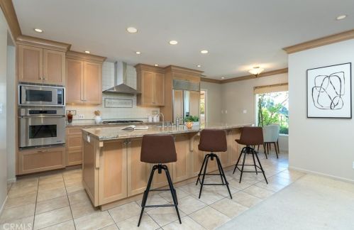 2755 Valle Vista Dr, Glendale CA  91206-4720 exterior