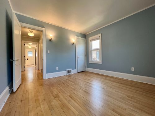 4532 Newhall St, Milwaukee WI 53211-1527 exterior