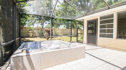 28 Cedar Dr, Davenport FL 33837-9783 exterior