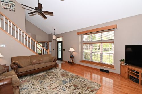 28842 Stone Ridge Ct, Waterford WI  53185-5609 exterior