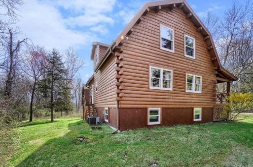 207 Osborne Hill Rd, Fishkill NY  12524-2529 exterior