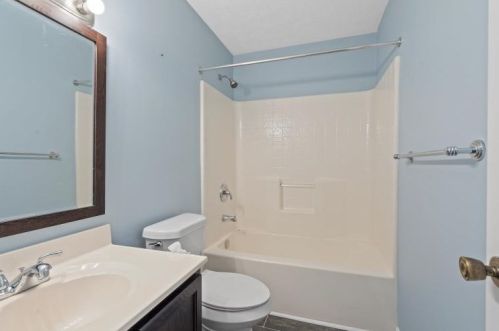 801 Chelsea Dr, Imperial PA  15126-9298 exterior