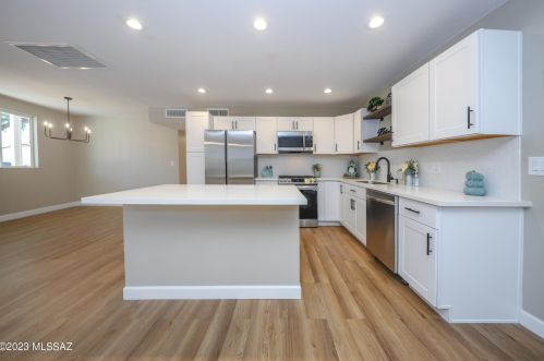 8431 Timrod St, Tucson, AZ 85710-4254