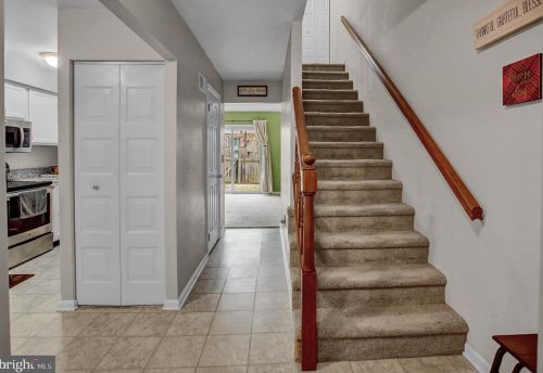 715 Allenview Dr, Navy Sup Dpt, PA 17055-6189