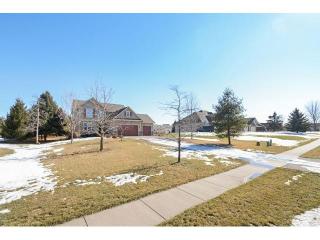 2061 Woodcrest Dr, Saint Paul, MN 55129-8858