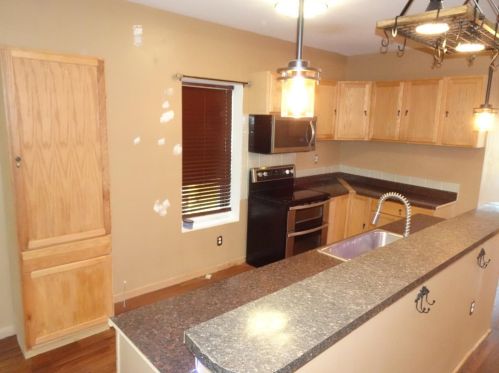 16 Pearl St, Bass Lake, IN 46534-1136