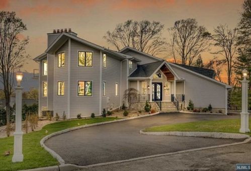 817 Apple Ridge Rd, Franklin Lakes, NJ 07417-2234