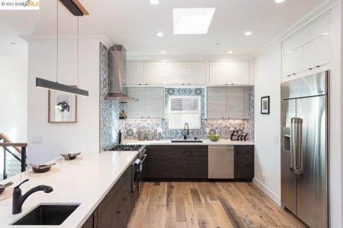 721 44th St, Oakland CA 94608-3404 exterior