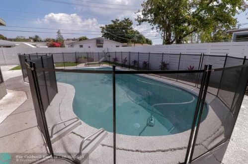 1721 16th Ct, Hollywood FL  33020-2807 exterior