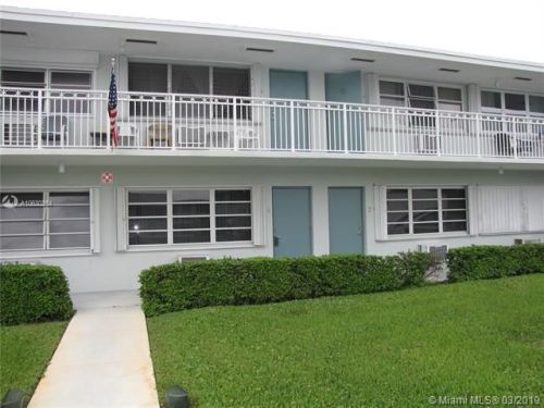 2542 Federal Hwy, Boynton Beach FL  33435-7714 exterior