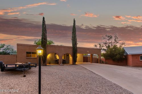 701 Janal Cir, Tucson, AZ 85710-3155