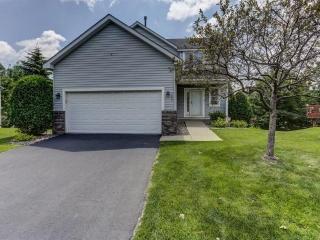1892 Ridgecrest Cir, Saint Paul, MN 55122-2688