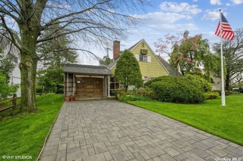34 Tardy Ln, North Wantagh, NY 11793-1929