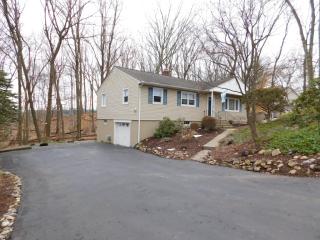 68 Scenic Dr, Parsippany NJ  07834-3323 exterior