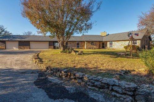 105 Scott Ln, Weatherford, TX 76085-8076