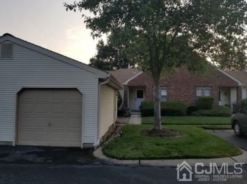 75 Whitehead Ln, East Brunswick NJ  08816-5633 exterior