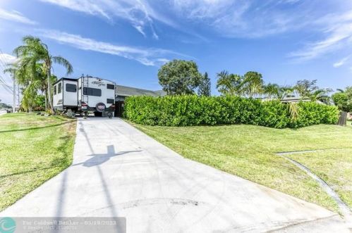 2399 Floresta Dr, Fort Pierce FL  34984-5218 exterior