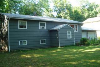 38 Chatfield Dr, Bridgeport, CT 06611-4110