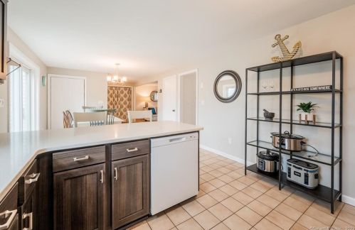 2 Katherine Rd, Lyme CT  06371-1620 exterior