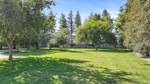 1812 Golf Rd, Turlock CA  95380-9746 exterior