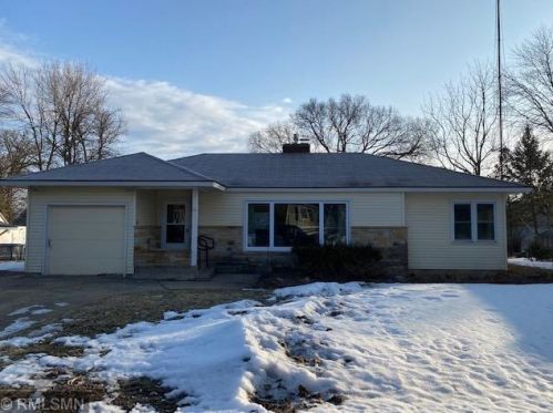 407 3rd St, Grove City, MN 56243-1116