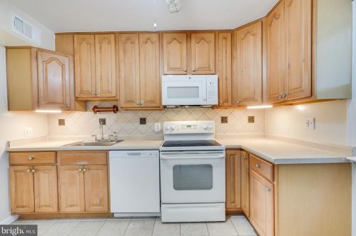9302 Humphries Dr, Springfield VA  22015-1542 exterior