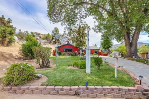 8964 Rocket Ridge Rd, Lakeside, CA 92040-4925