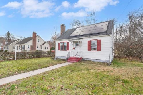 32 Salem Rd, Manchester, CT 06040-2732