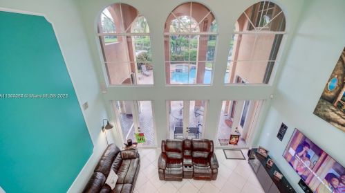 15963 79th Pl, Hialeah FL  33016-6647 exterior