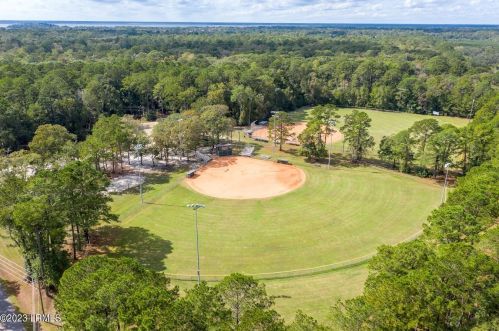 20 Calico Ct, Beaufort SC  29906-8900 exterior