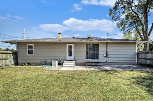 2115 Sarah St, Mishawaka IN  46545-6248 exterior