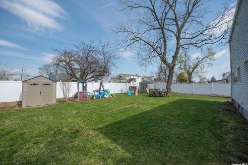 1051 Hamilton Ave, North Lindenhurst NY  11757-2130 exterior