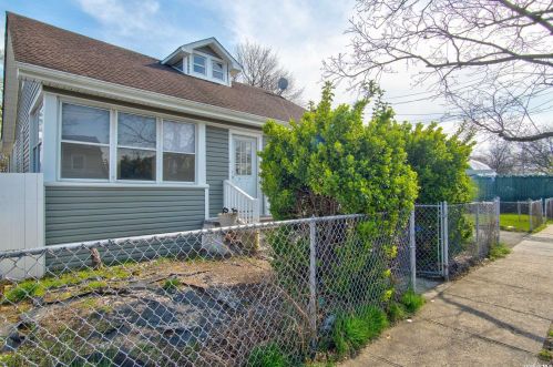18 Pennywood Ave, Roosevelt, NY 11575-1012