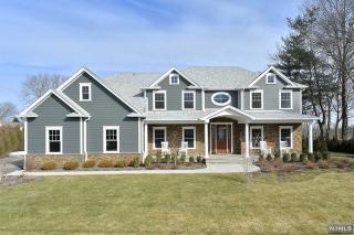 441 Clinton Ave, Wyckoff, NJ 07481-1403